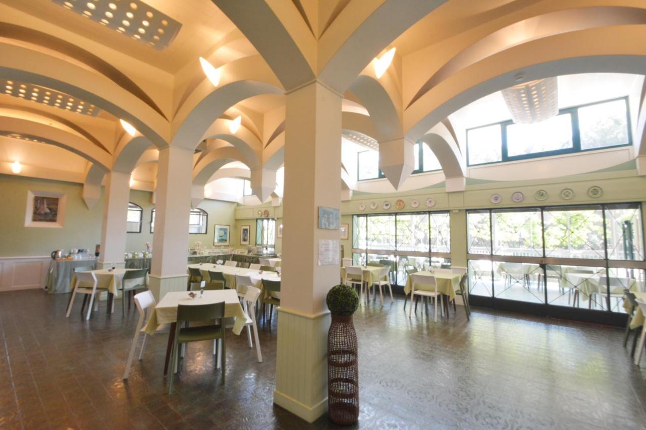Hotel Maddalena Марина ди Равена Екстериор снимка
