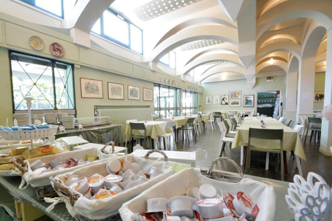 Hotel Maddalena Марина ди Равена Екстериор снимка