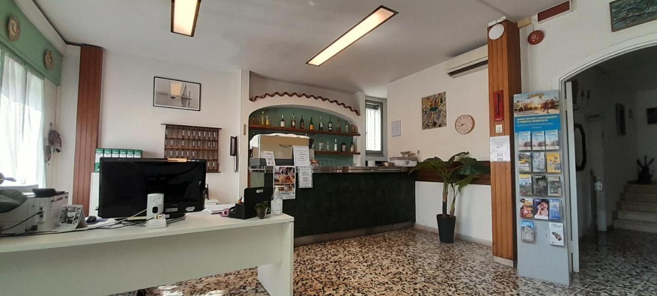 Hotel Maddalena Марина ди Равена Екстериор снимка