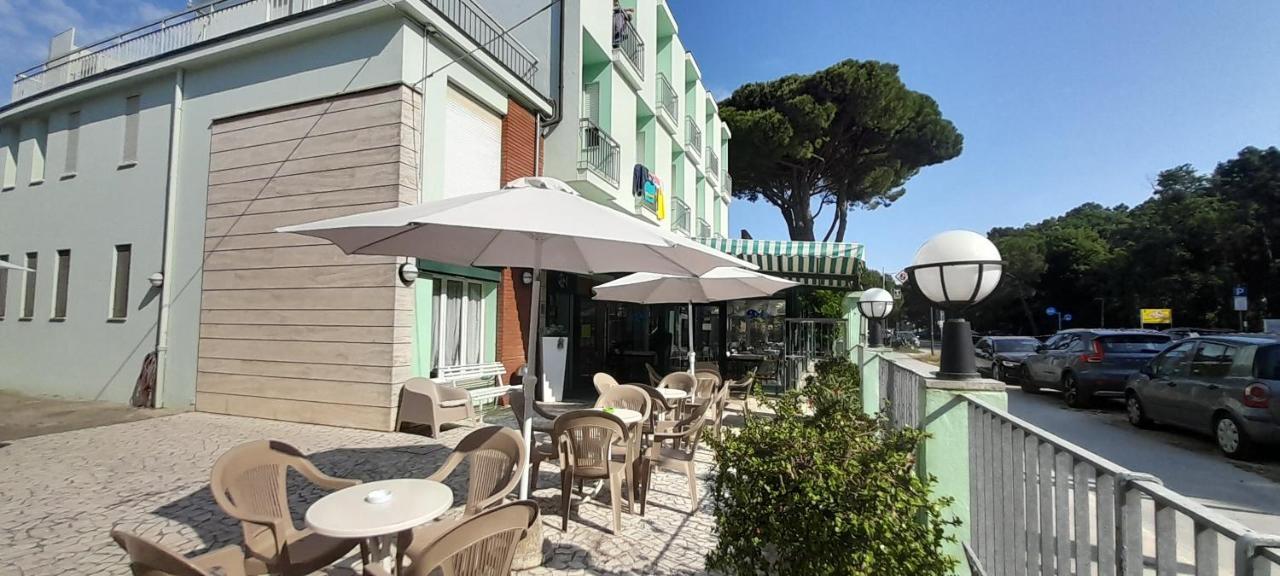 Hotel Maddalena Марина ди Равена Екстериор снимка