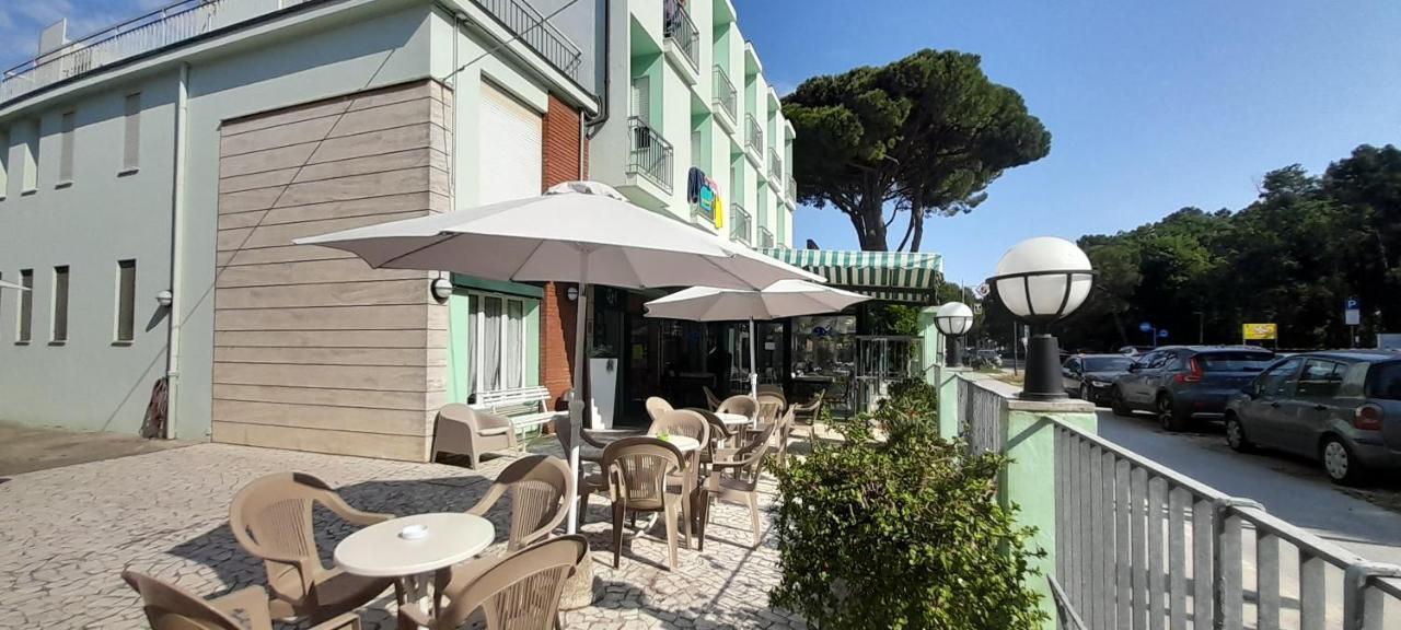 Hotel Maddalena Марина ди Равена Екстериор снимка