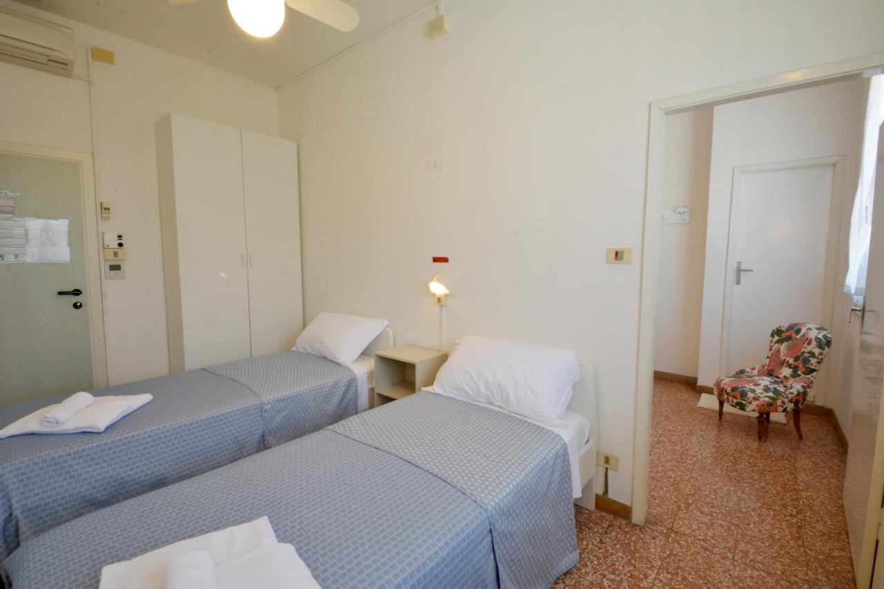 Hotel Maddalena Марина ди Равена Екстериор снимка