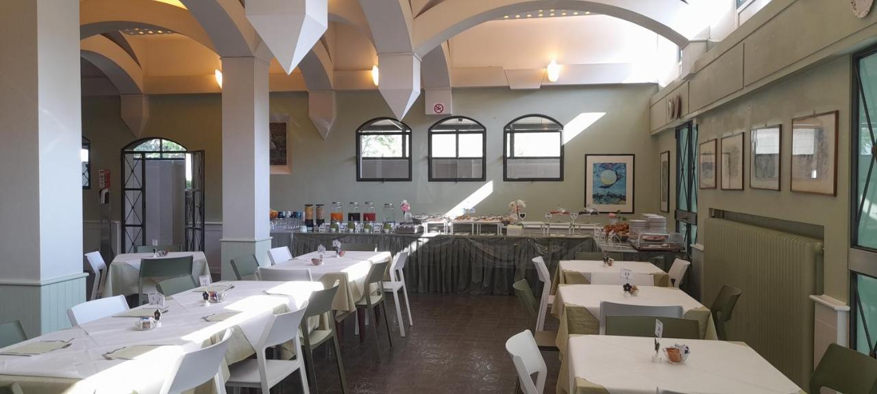 Hotel Maddalena Марина ди Равена Екстериор снимка