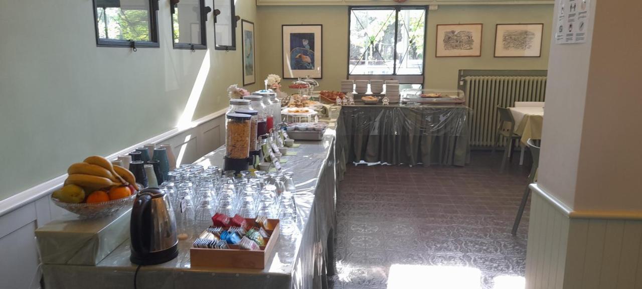 Hotel Maddalena Марина ди Равена Екстериор снимка