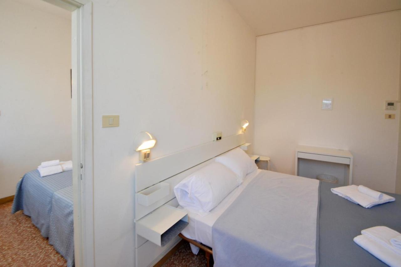Hotel Maddalena Марина ди Равена Екстериор снимка