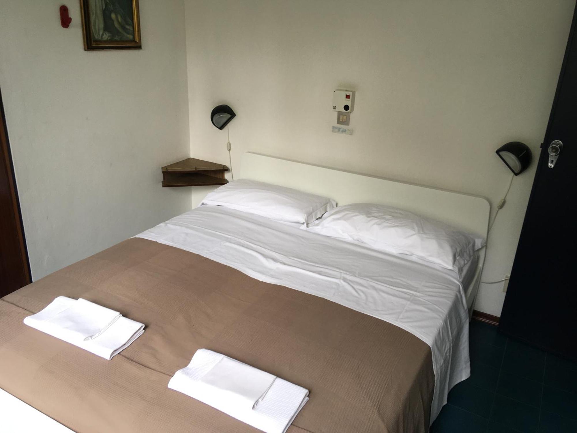 Hotel Maddalena Марина ди Равена Екстериор снимка