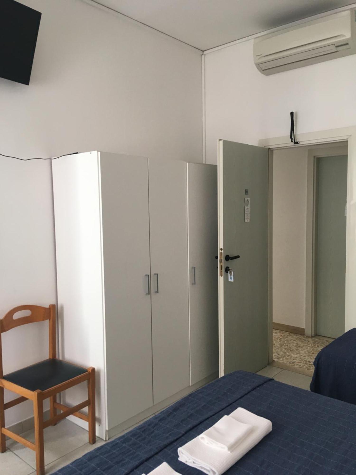 Hotel Maddalena Марина ди Равена Стая снимка